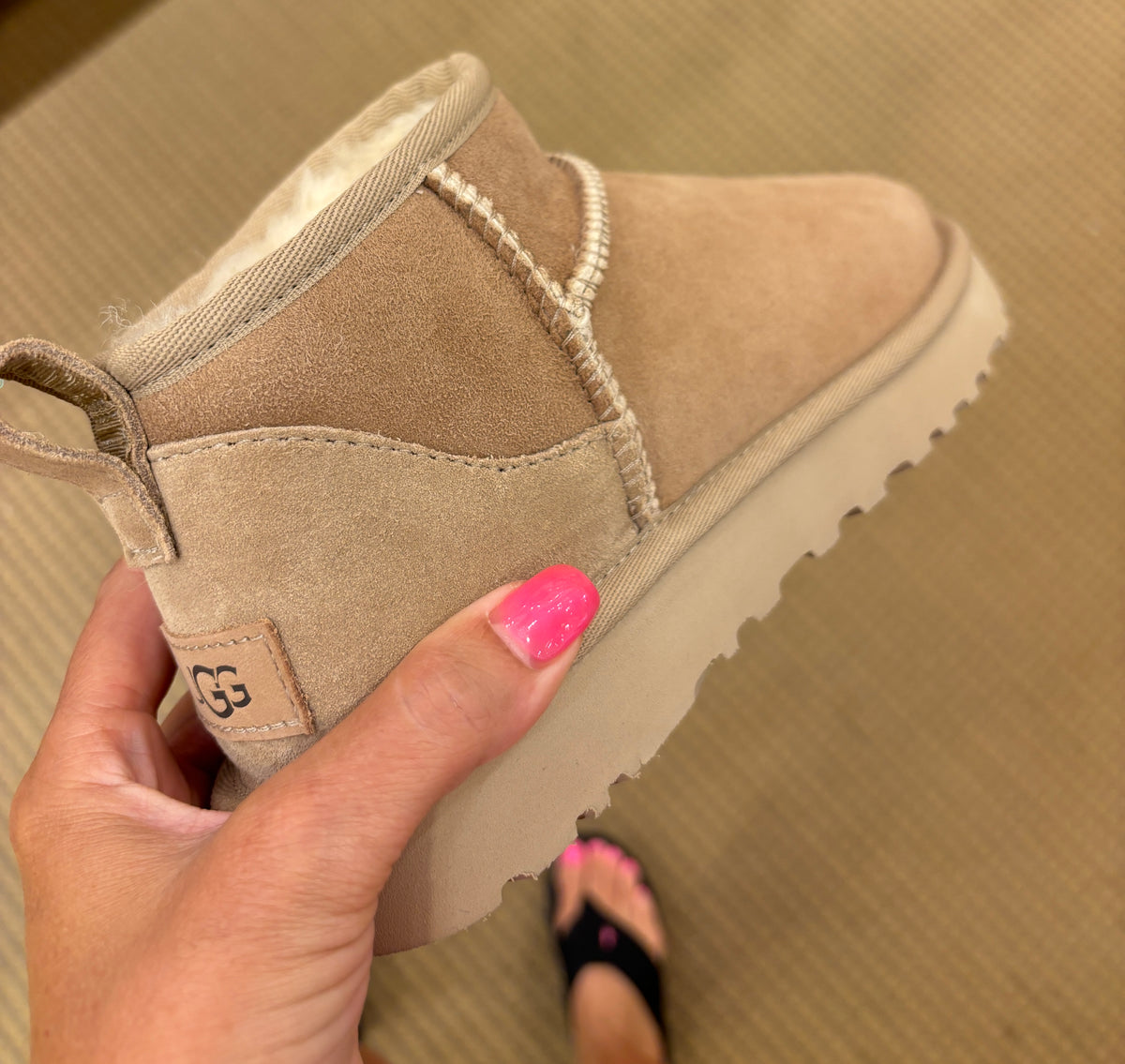 Ugg ultra minis PRE-ORDER (ship in @ 3 weeks)